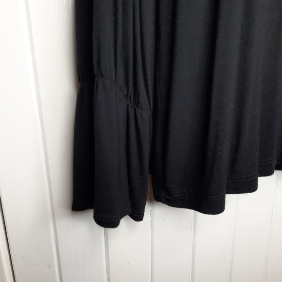 COPY - MICHEL STUDIO Long Bell Sleeve, Cut Out V-Neck Lace Top - Picture 4 of 7